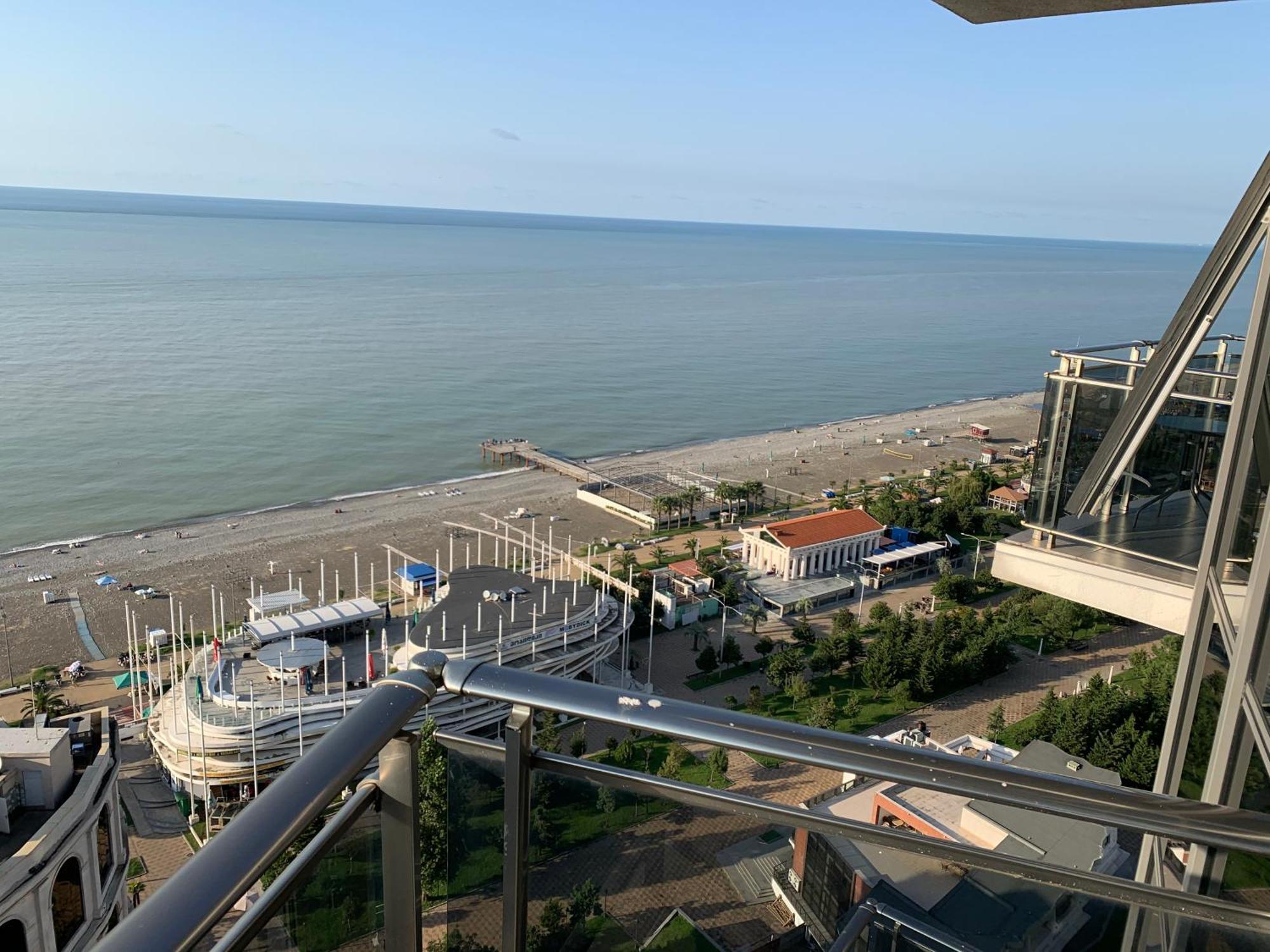 Orbi Sea Towers Apart Hotel Batumi Bagian luar foto