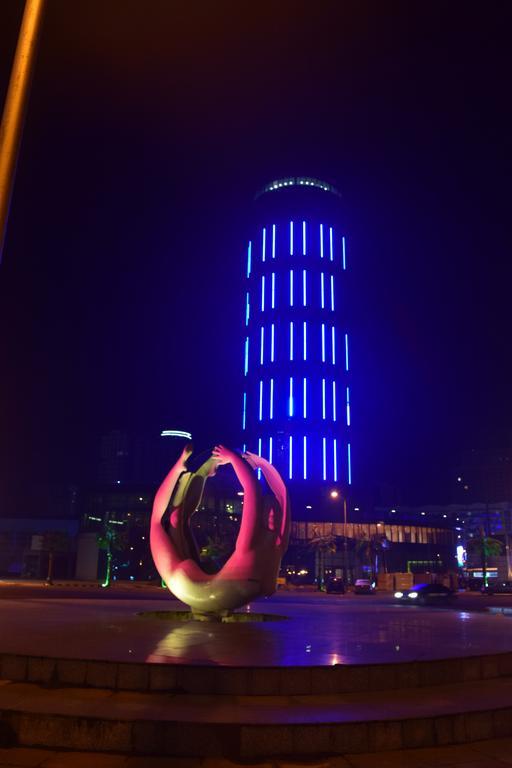 Orbi Sea Towers Apart Hotel Batumi Bagian luar foto